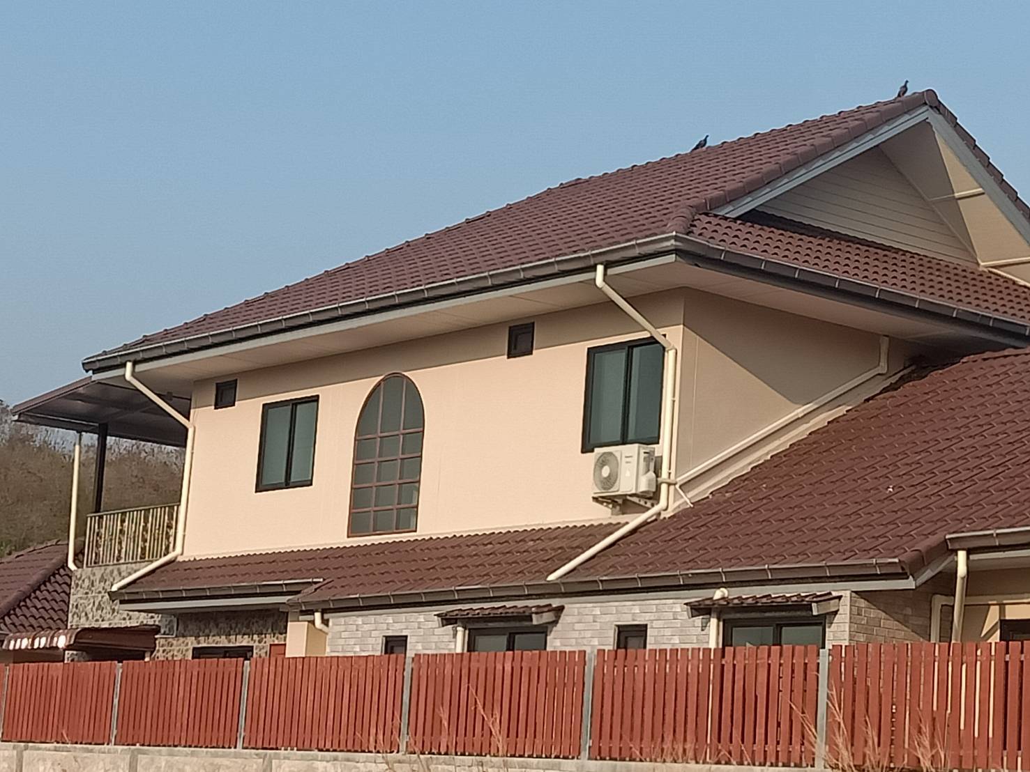 รางน้ำฝน, ติดตั้งรางน้ำฝน, รางน้ำฝนระยอง, ลูกหมุนระบายอากาศ, ขายรางน้ำฝน, อุปกรณ์รางน้ำฝน