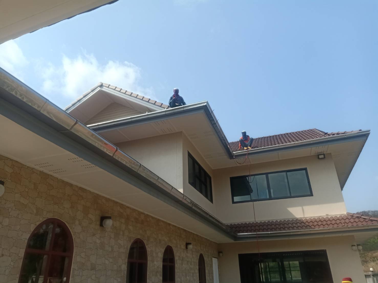 รางน้ำฝน, ติดตั้งรางน้ำฝน, รางน้ำฝนระยอง, ลูกหมุนระบายอากาศ, ขายรางน้ำฝน, อุปกรณ์รางน้ำฝน