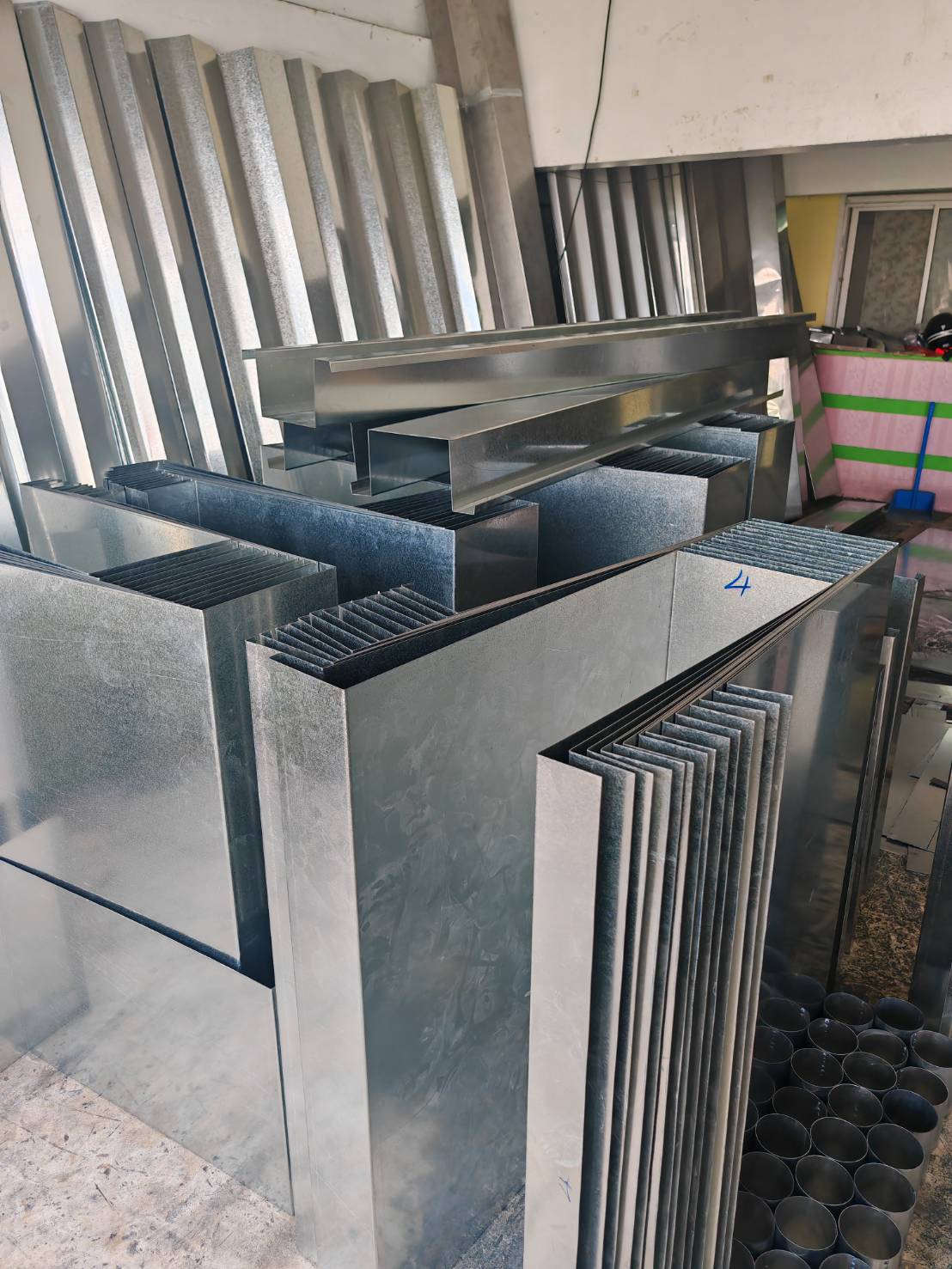 รางน้ำฝน, ติดตั้งรางน้ำฝน, รางน้ำฝนระยอง, ลูกหมุนระบายอากาศ, ขายรางน้ำฝน, อุปกรณ์รางน้ำฝน