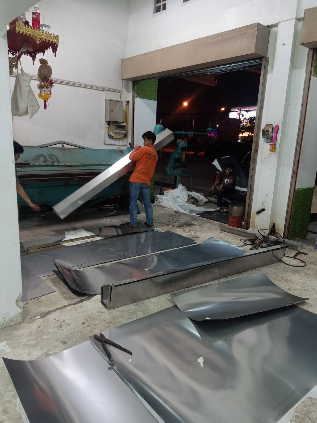 รางน้ำฝน, ติดตั้งรางน้ำฝน, รางน้ำฝนระยอง, ลูกหมุนระบายอากาศ, ขายรางน้ำฝน, อุปกรณ์รางน้ำฝน